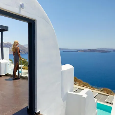 Отель Oia Suites 3*