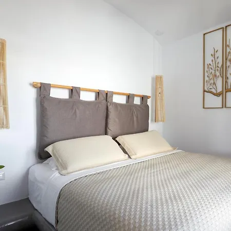 Отель Oia Suites Ия
